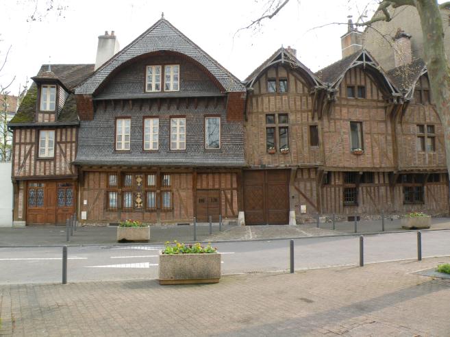  maisons pittoresques, à pans de bois, rue Passerat